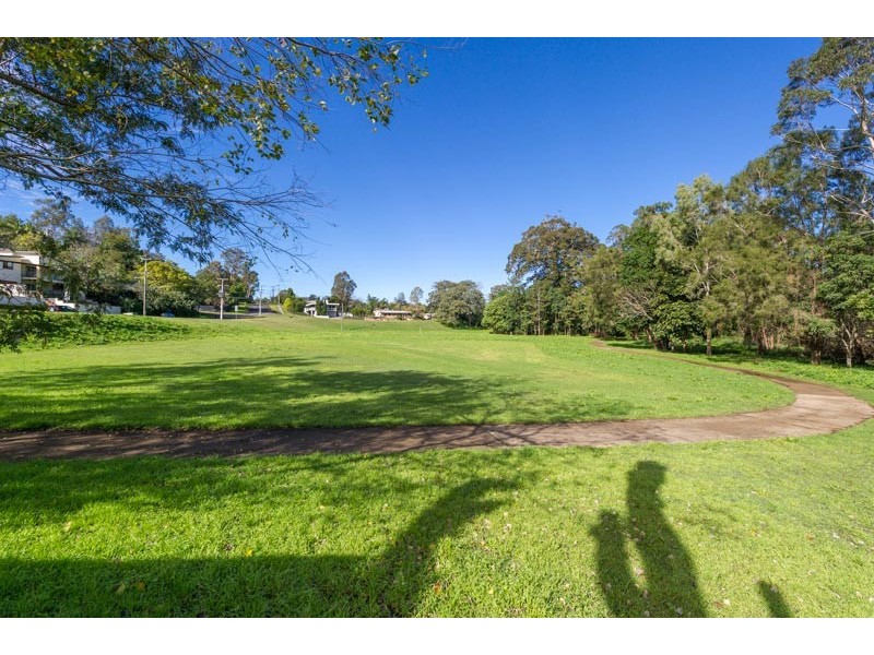 62 Dumbarton Drive, Kenmore QLD 4069