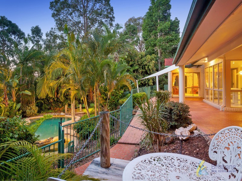 9 Pine County Place, Bellbowrie QLD 4070