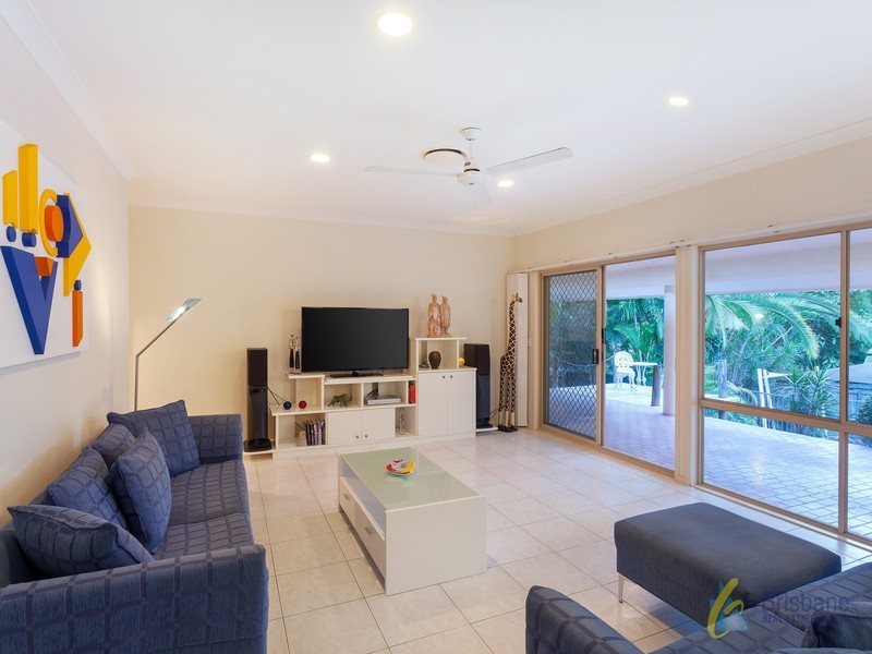 9 Pine County Place, Bellbowrie QLD 4070