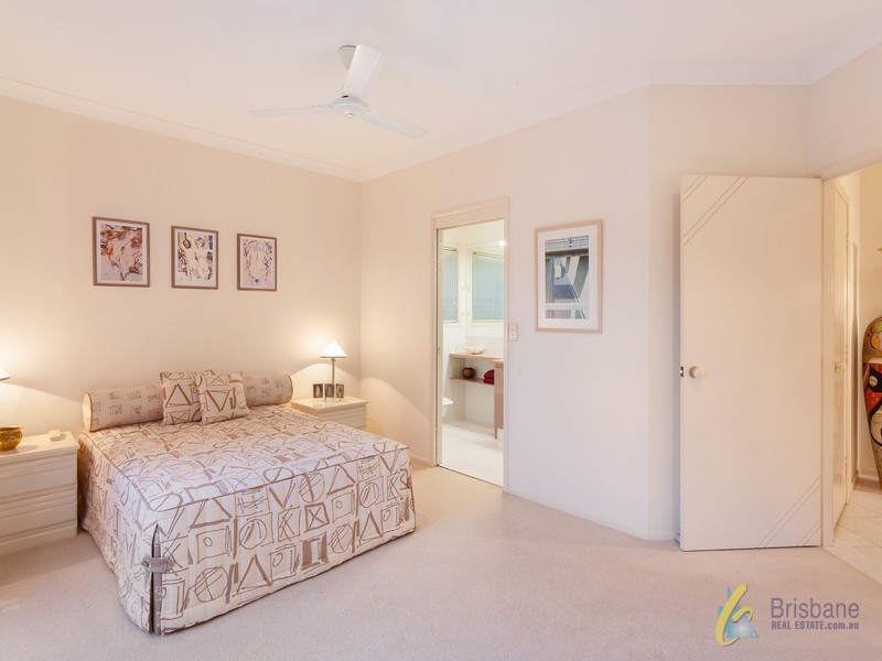 9 Pine County Place, Bellbowrie QLD 4070