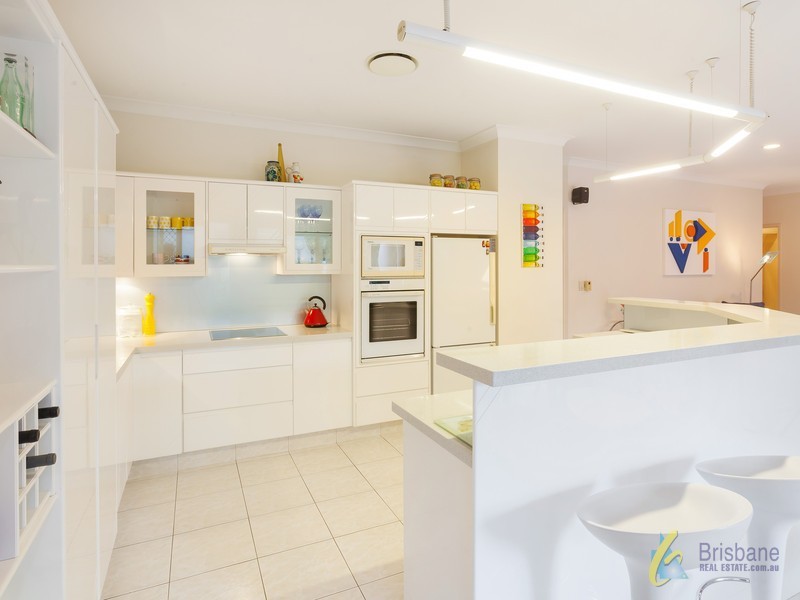 9 Pine County Place, Bellbowrie QLD 4070