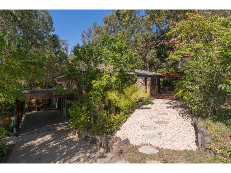 6 Neptune Street, Chapel Hill QLD 4069