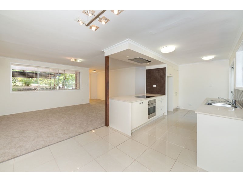 6 Neptune Street, Chapel Hill QLD 4069