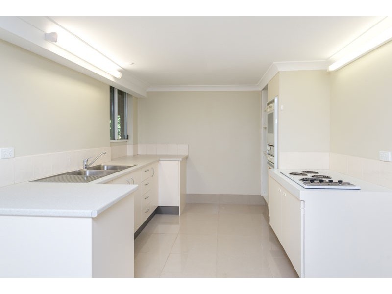 6 Neptune Street, Chapel Hill QLD 4069