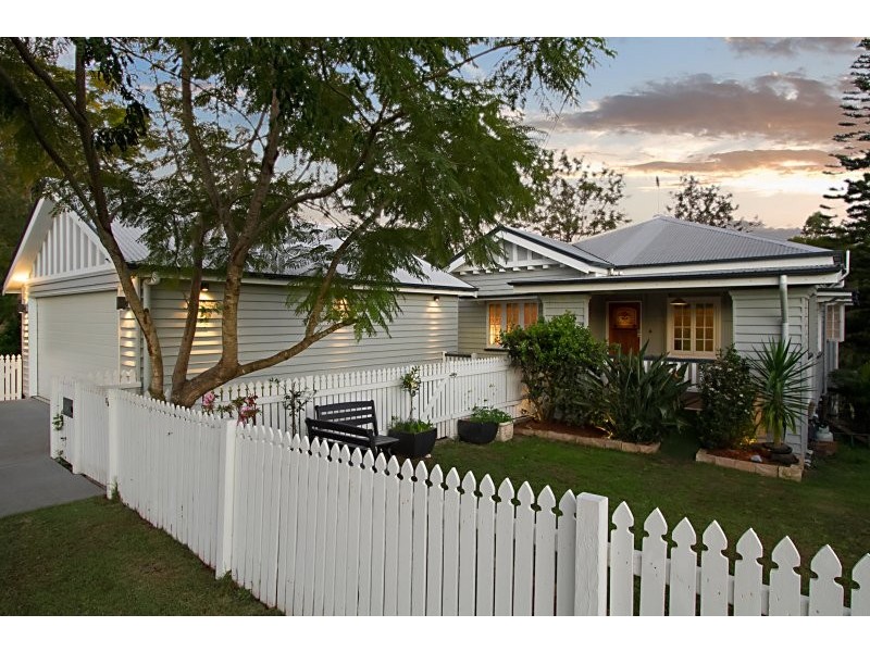 34 Burns Parade, Chapel Hill QLD 4069