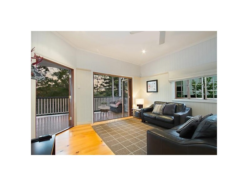 34 Burns Parade, Chapel Hill QLD 4069