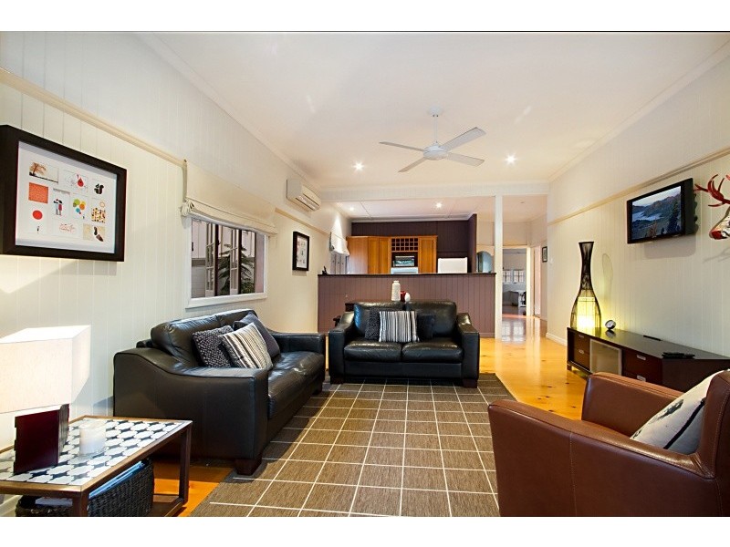 34 Burns Parade, Chapel Hill QLD 4069