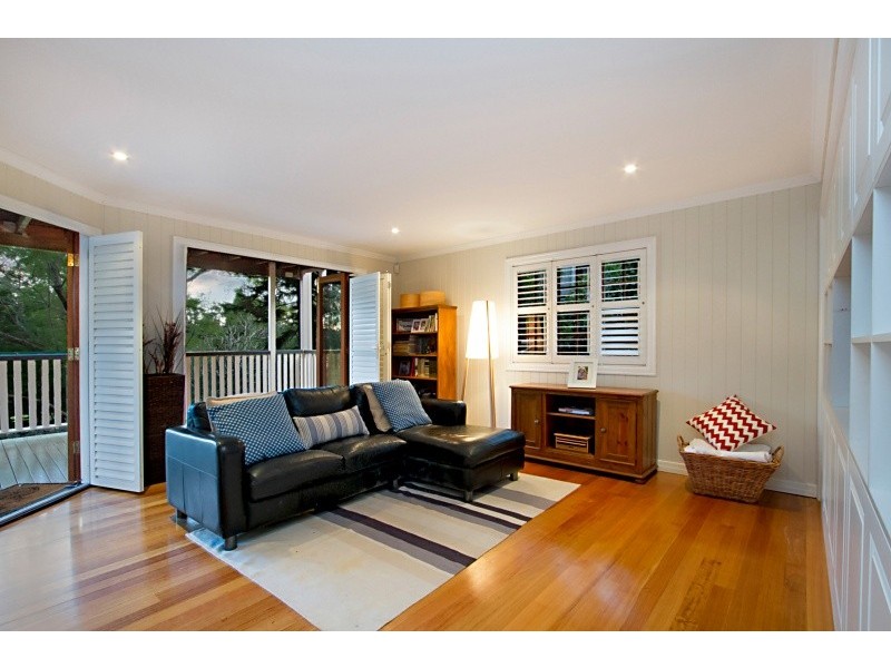 34 Burns Parade, Chapel Hill QLD 4069