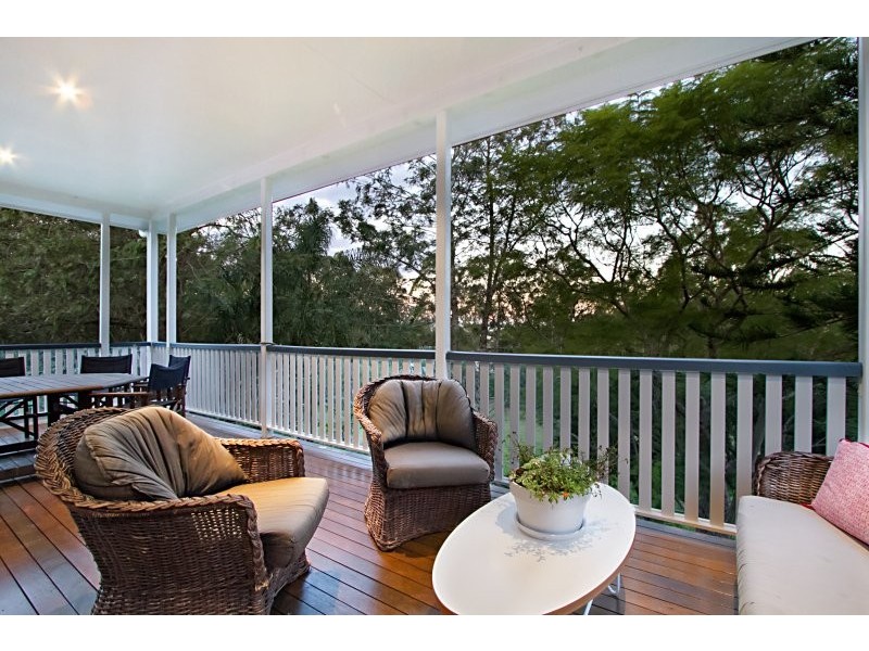 34 Burns Parade, Chapel Hill QLD 4069