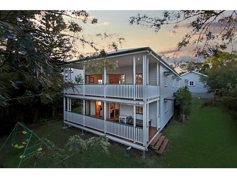 34 Burns Parade, Chapel Hill QLD 4069