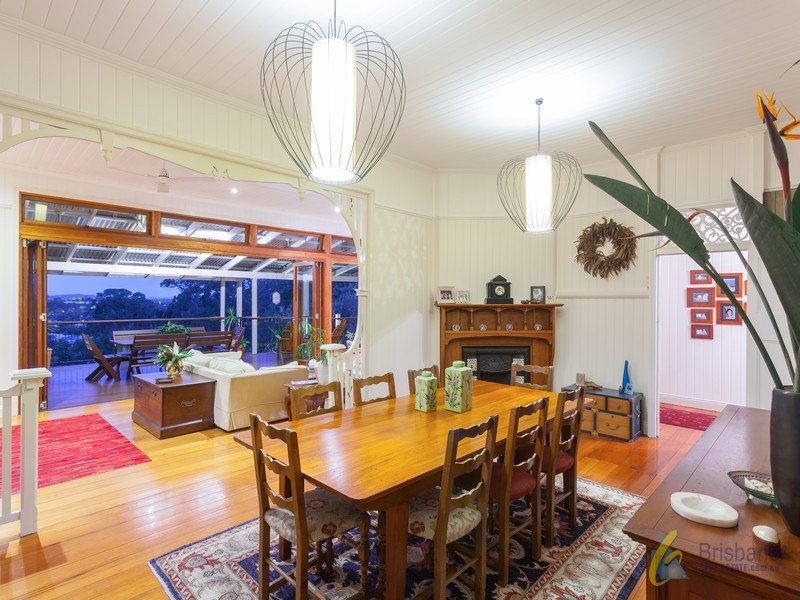 126 Simpsons Road, Bardon QLD 4065