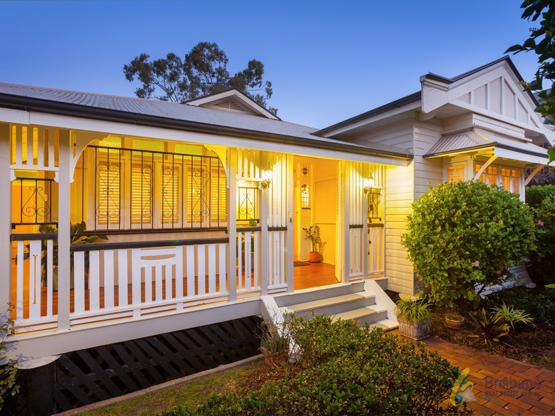 126 Simpsons Road, Bardon QLD 4065