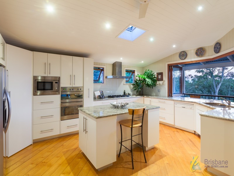 126 Simpsons Road, Bardon QLD 4065