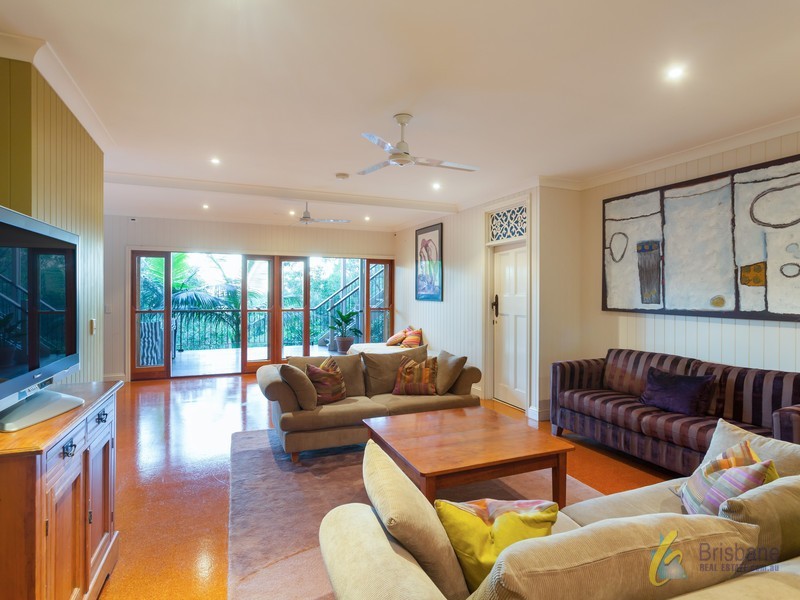 126 Simpsons Road, Bardon QLD 4065