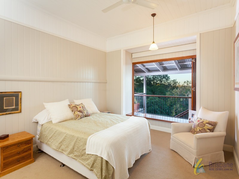 126 Simpsons Road, Bardon QLD 4065