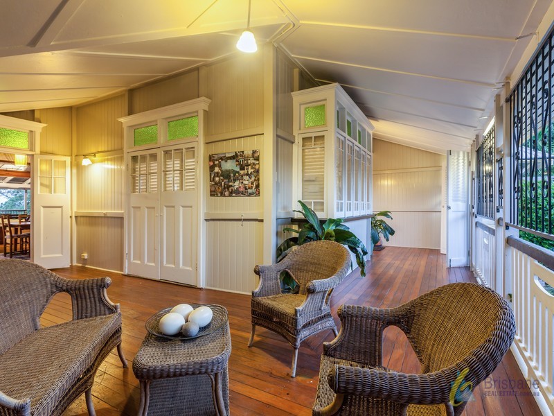 126 Simpsons Road, Bardon QLD 4065