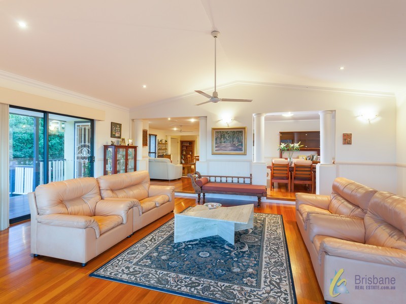 16 Summerfield Place, Kenmore QLD 4069