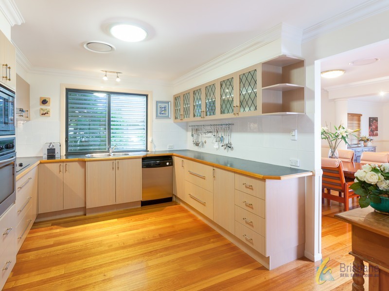 16 Summerfield Place, Kenmore QLD 4069