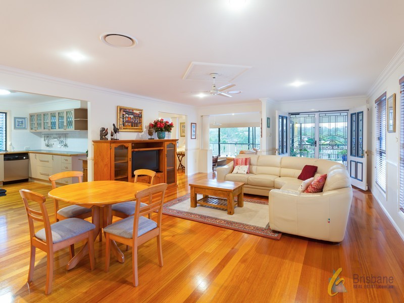 16 Summerfield Place, Kenmore QLD 4069