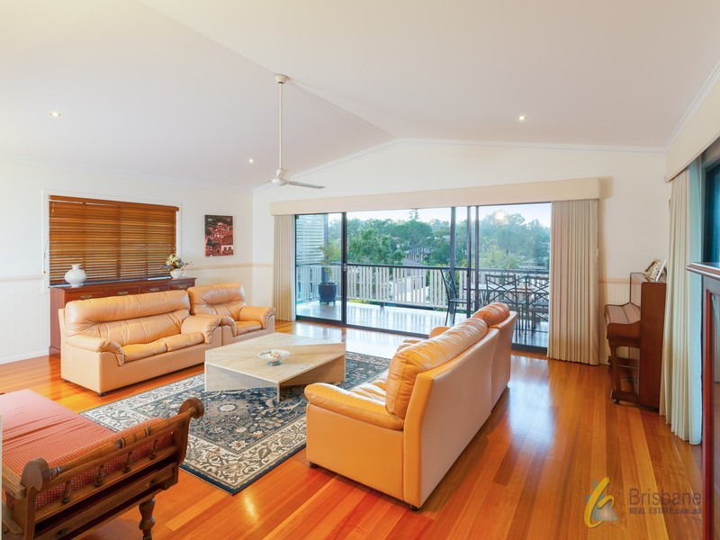 16 Summerfield Place, Kenmore QLD 4069