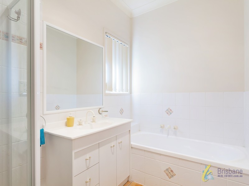 10 MONTSERRAT PL, Forest Lake QLD 4078