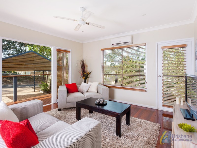 10 Cedarleigh Road, Kenmore QLD 4069