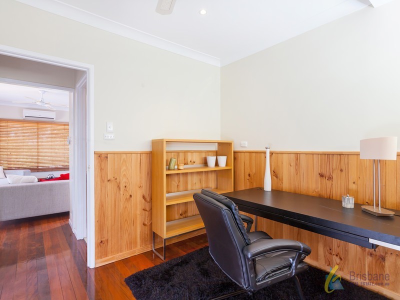 10 Cedarleigh Road, Kenmore QLD 4069