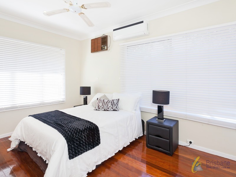 10 Cedarleigh Road, Kenmore QLD 4069