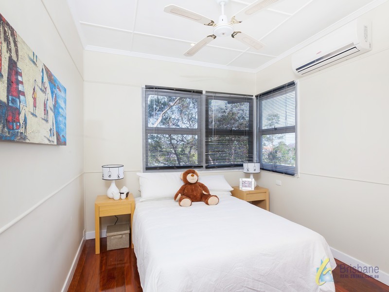 10 Cedarleigh Road, Kenmore QLD 4069