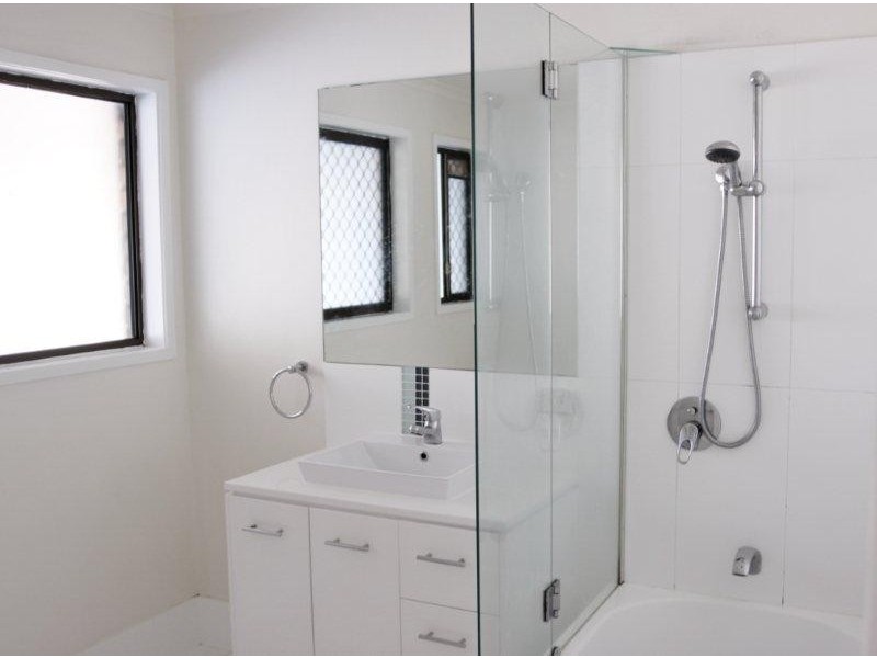 2 Lowan Street,, Bellbowrie QLD 4070