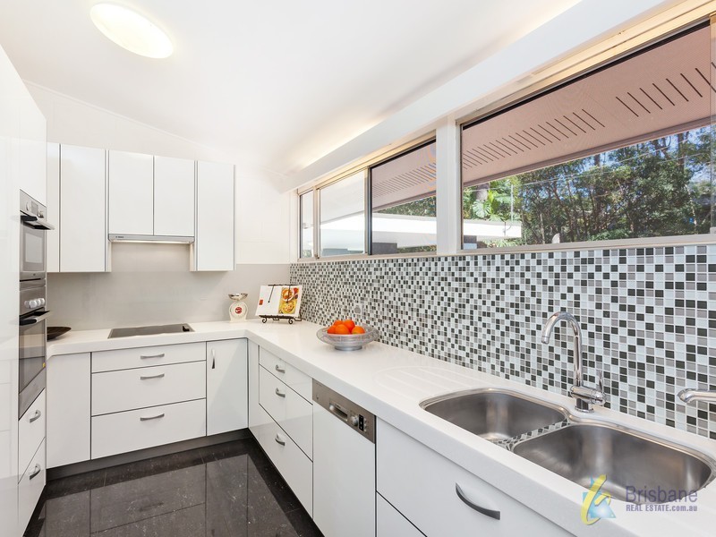 8 Greentrees Avenue, Kenmore Hills QLD 4069