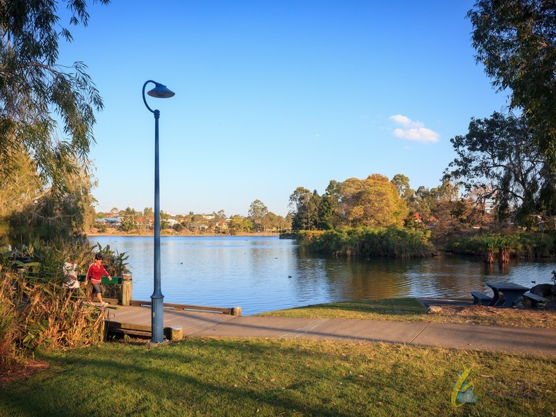 15 Wivenhoe Cct, Forest Lake QLD 4078