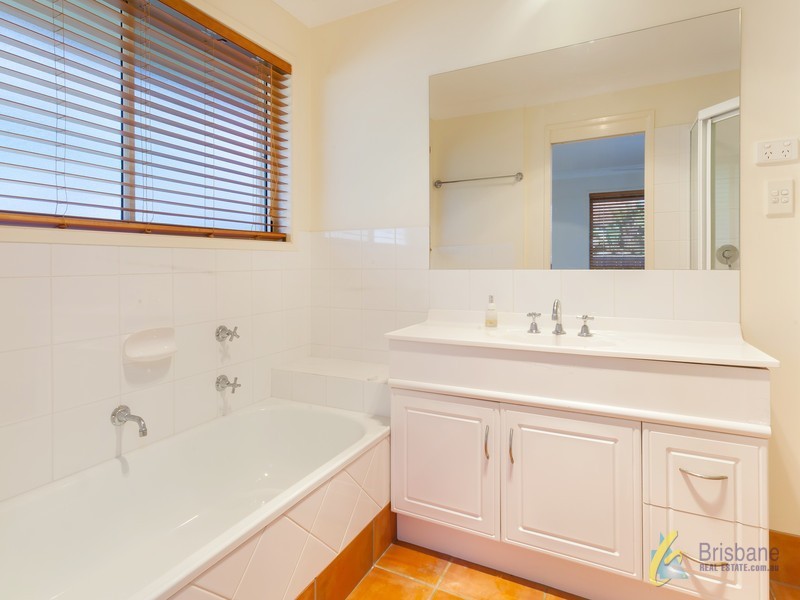 5 Mallery Street, Westlake QLD 4074