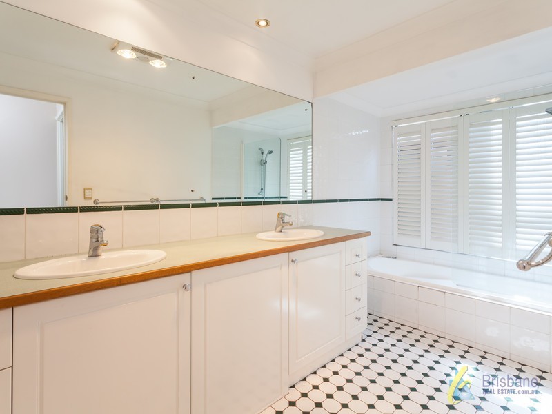 11 Bowline Street, Jamboree Heights QLD 4074