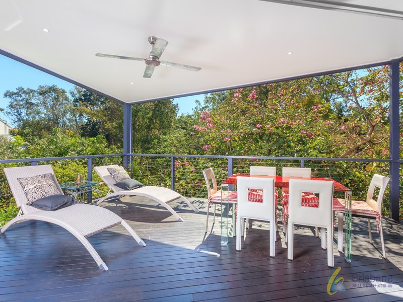 15 Fairholme Street, Kenmore QLD 4069