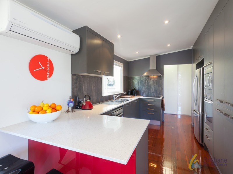 15 Fairholme Street, Kenmore QLD 4069