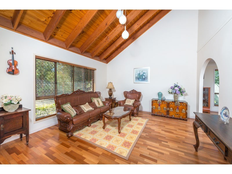 24 Rialanna Street, Kenmore QLD 4069