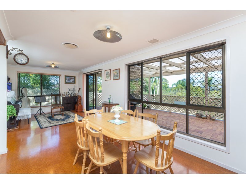 24 Rialanna Street, Kenmore QLD 4069