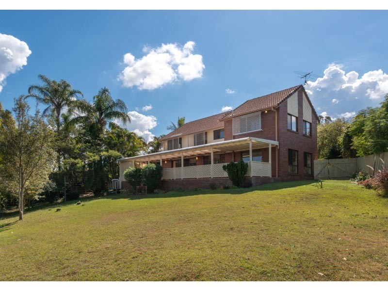 24 Rialanna Street, Kenmore QLD 4069