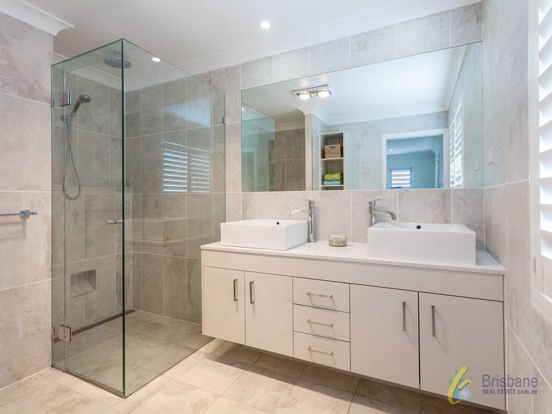 27 Lance Street, Sherwood QLD 4075