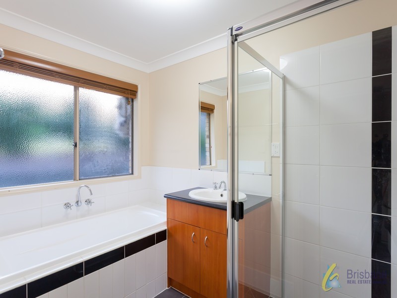 32 Emma Holt Court, Mount Crosby QLD 4306