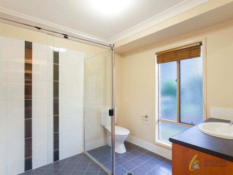 32 Emma Holt Court, Mount Crosby QLD 4306