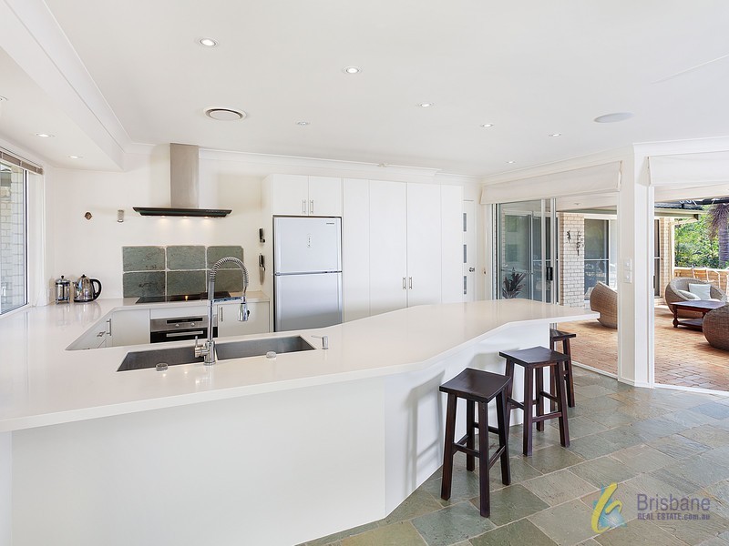 9 Curtis Place, Anstead QLD 4070