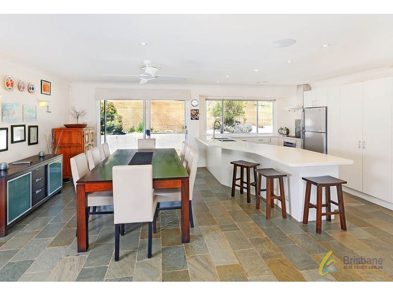 9 Curtis Place, Anstead QLD 4070