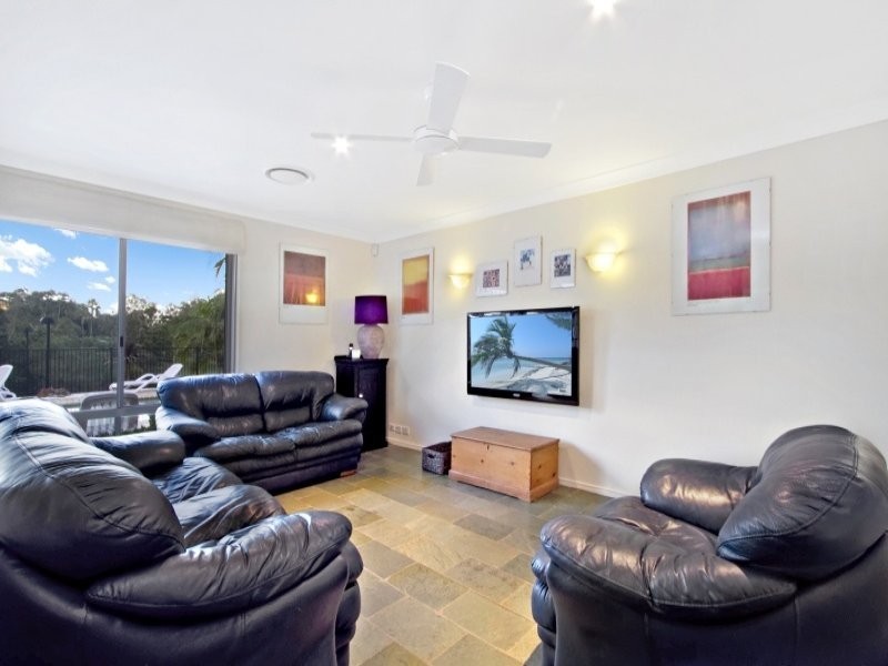 9 Curtis Place, Anstead QLD 4070