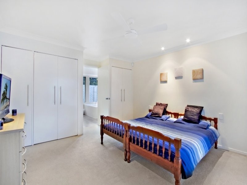 9 Curtis Place, Anstead QLD 4070