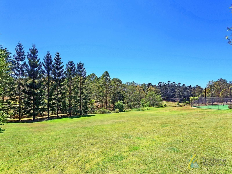 9 Curtis Place, Anstead QLD 4070