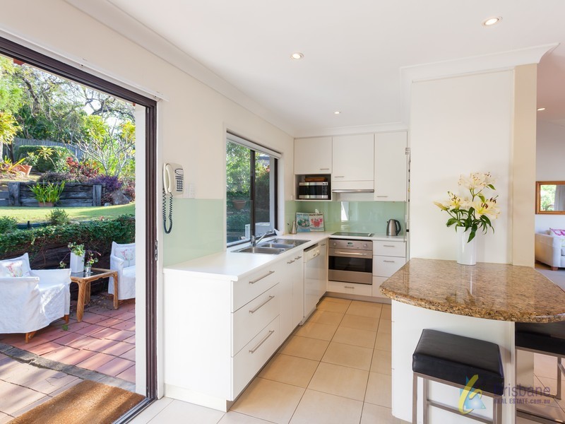 13 Oakington Street, Fig Tree Pocket QLD 4069