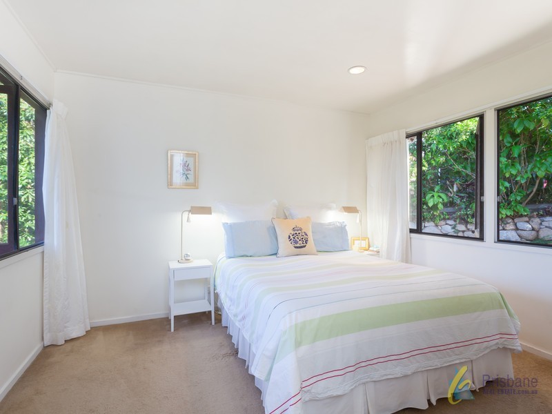 13 Oakington Street, Fig Tree Pocket QLD 4069