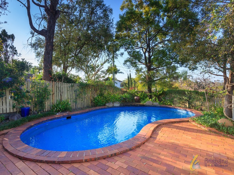 13 Oakington Street, Fig Tree Pocket QLD 4069